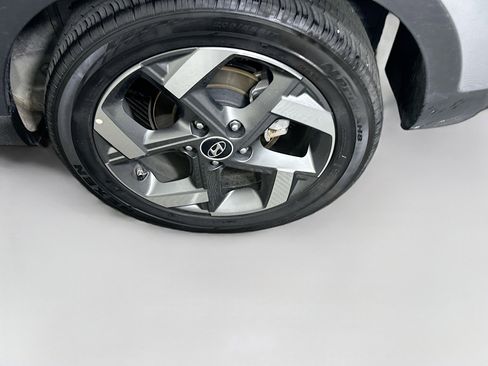 Used 2025 Hyundai Venue SEL FWD image 10