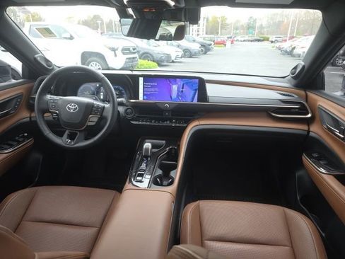 Used 2025 Toyota Crown Signia Limited w/ Advanced Technology Package image 12