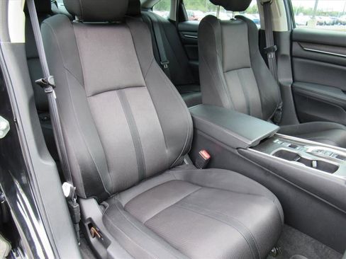 Used 2019 Honda Accord EX image 10