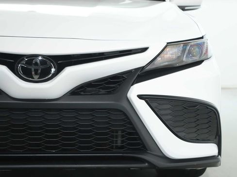 Used 2023 Toyota Camry SE AWD/4WD image 7