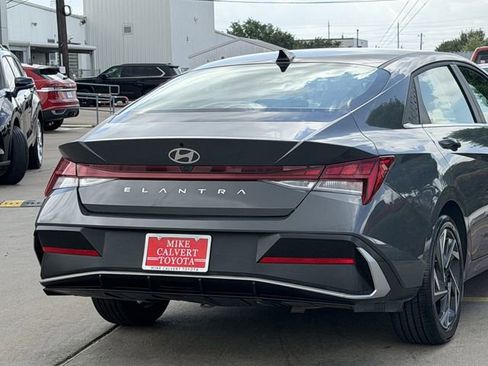 Used 2025 Hyundai Elantra SEL image 6