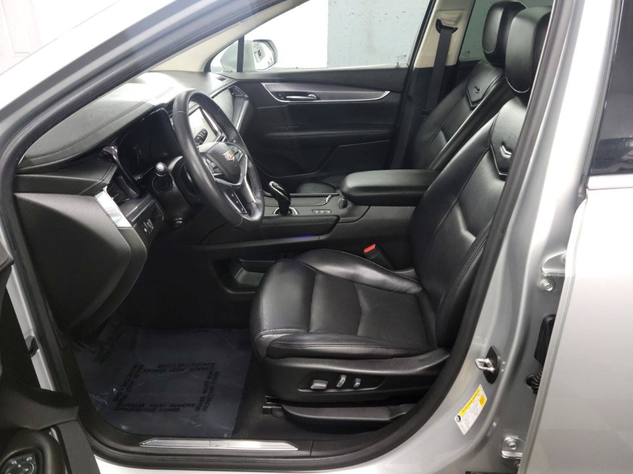 Used 2018 Cadillac XT5 Luxury w/ Driver Awareness Package AWD/4WD image 13