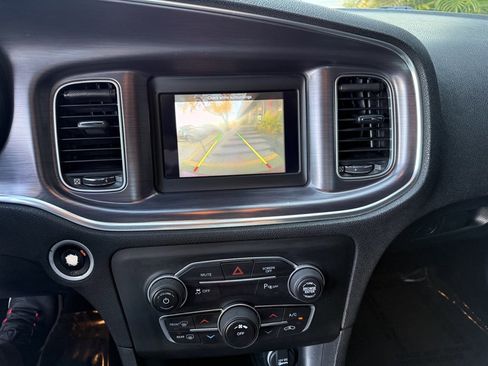 Used 2018 Dodge Charger SXT image 19