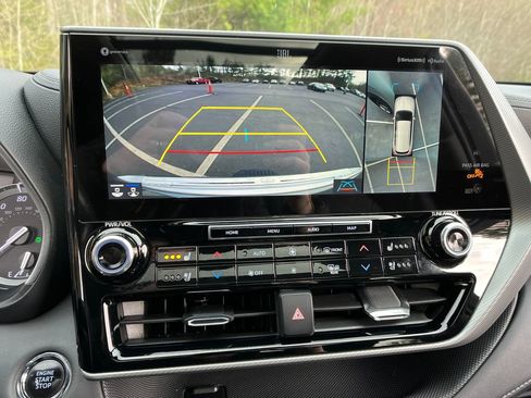 Used 2022 Toyota Highlander Platinum image 19