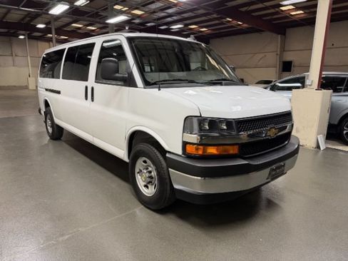 Used 2024 Chevrolet Express 3500 LT w/ LT Preferred Equipment Group RWD image 4