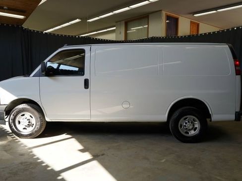 Used 2022 Chevrolet Express 2500 w/ Driver Convenience Package RWD image 4