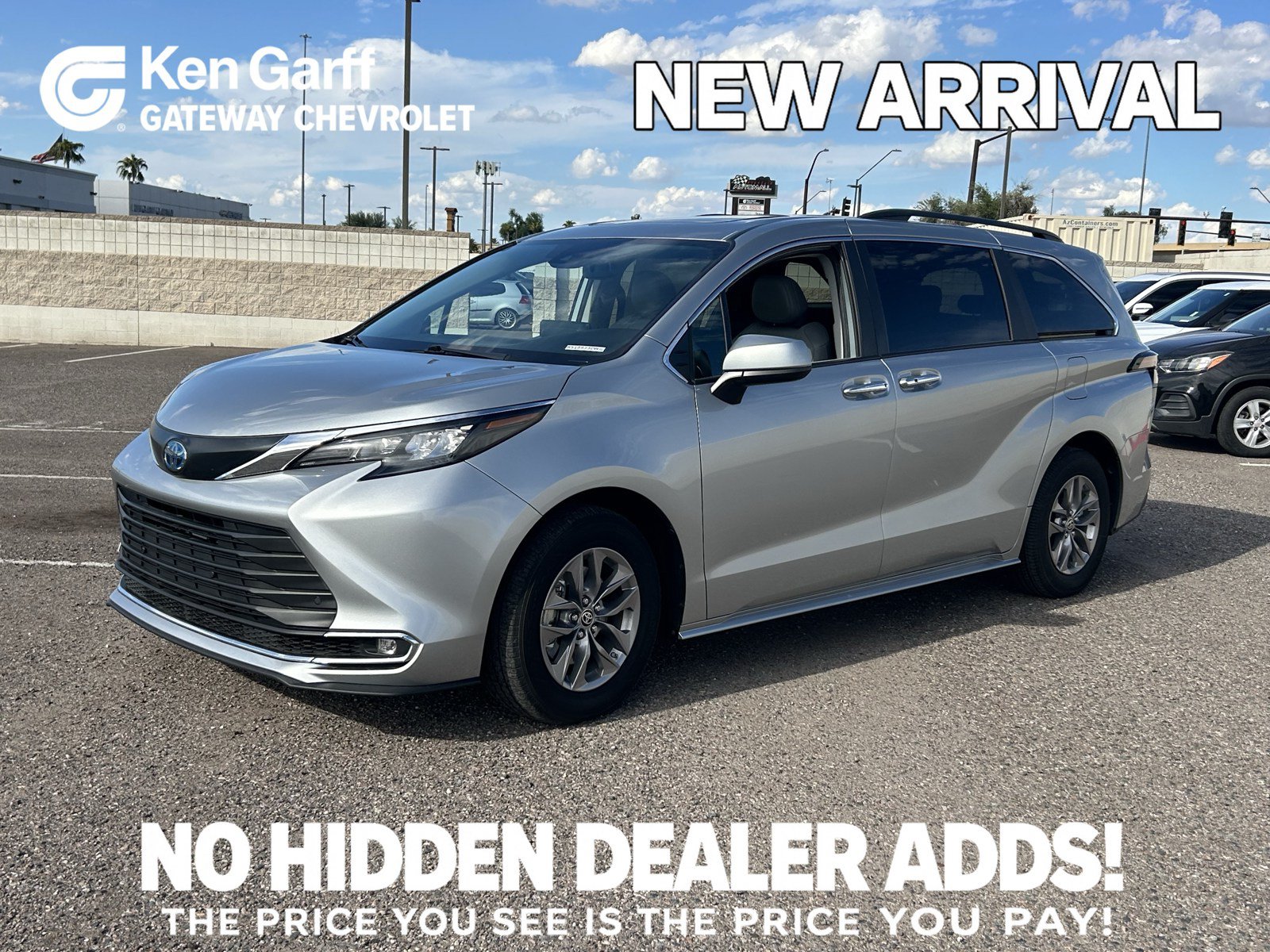 Used 2024 Toyota Sienna XLE FWD image 1