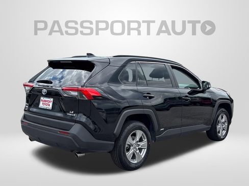 Used 2024 Toyota RAV4 LE AWD/4WD image 8