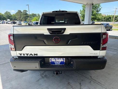 Used 2024 Nissan Titan PRO-4X w/ Pro-4x Convenience Package AWD/4WD image 5