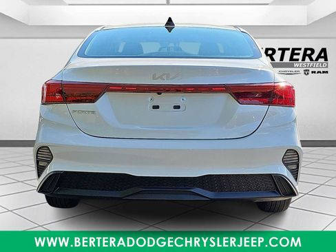 Used 2024 Kia Forte LXS FWD image 5