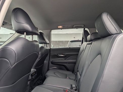Used 2024 Toyota Grand Highlander AWD image 9