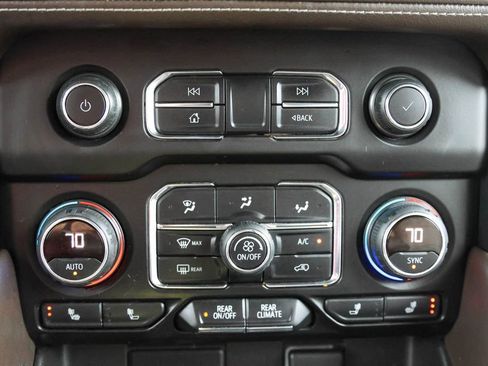 Used 2021 Chevrolet Tahoe Z71 w/ Luxury Package AWD/4WD image 29