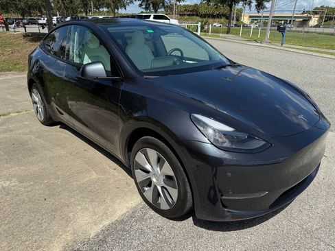 Used 2024 Tesla Model Y Long Range RWD image 6