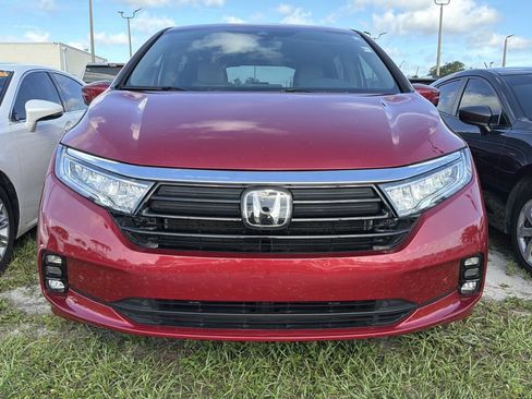Used 2024 Honda Odyssey Touring image 2