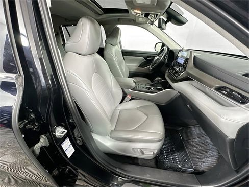 Used 2022 Toyota Highlander XLE image 29