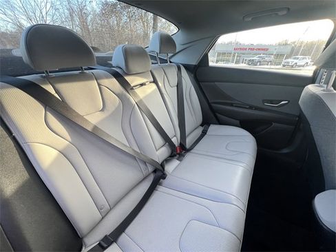 Used 2023 Hyundai Elantra Limited image 29