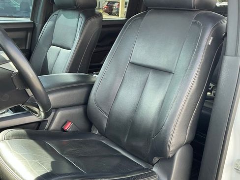 Used 2019 Nissan Titan SL w/ Midnight Edition image 32