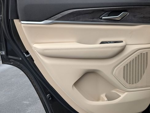 Certified 2024 Jeep Grand Cherokee Limited w/ Black Appearance Package image 30