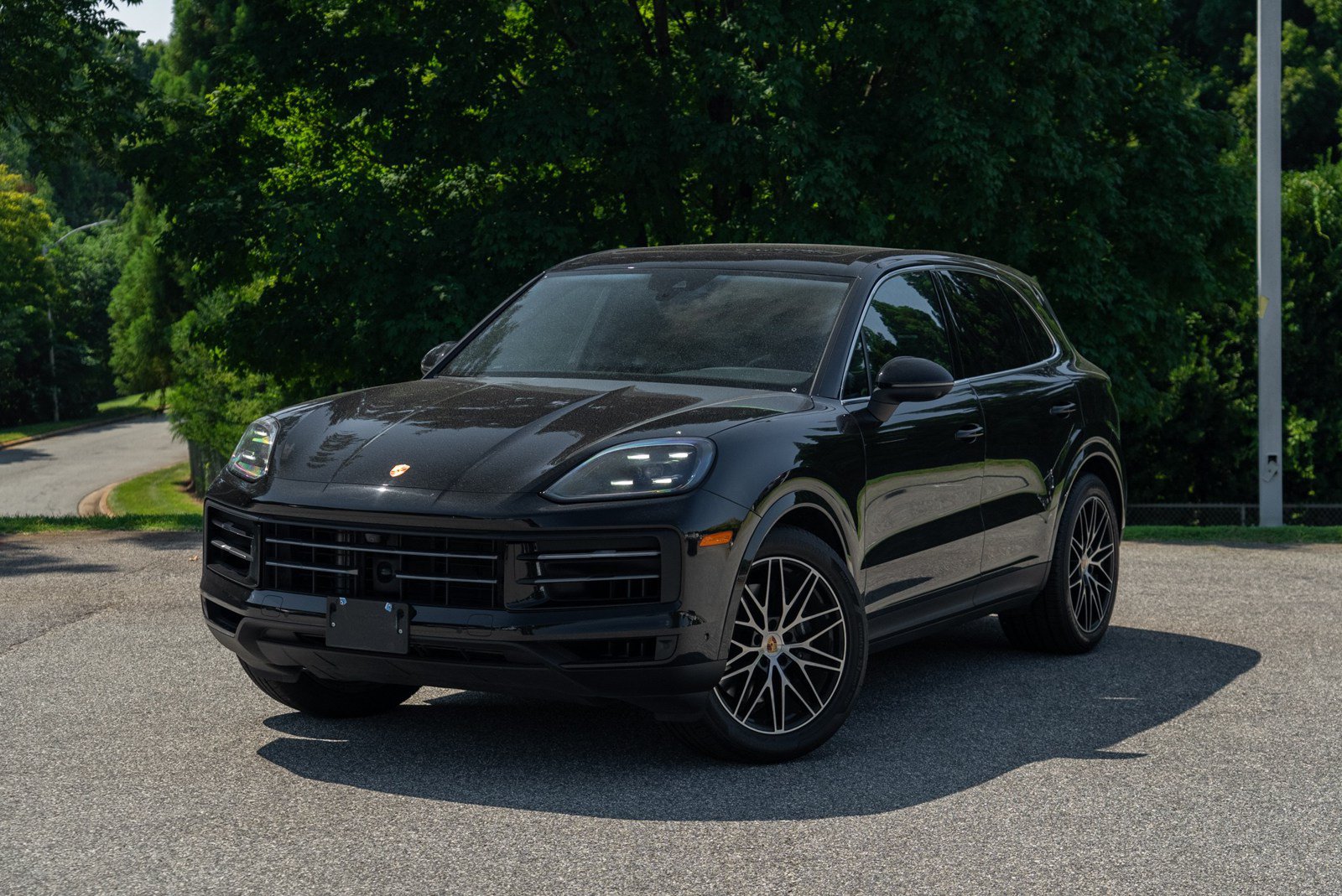 Certified 2025 Porsche Cayenne AWD/4WD image 1