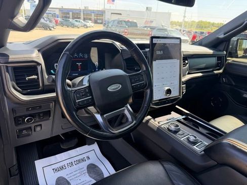 Used 2024 Ford Expedition Platinum AWD/4WD image 23