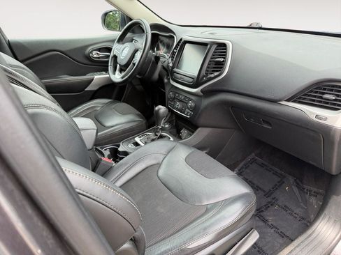 Used 2018 Jeep Cherokee Latitude Plus w/ Comfort/Convenience Group AWD/4WD image 26