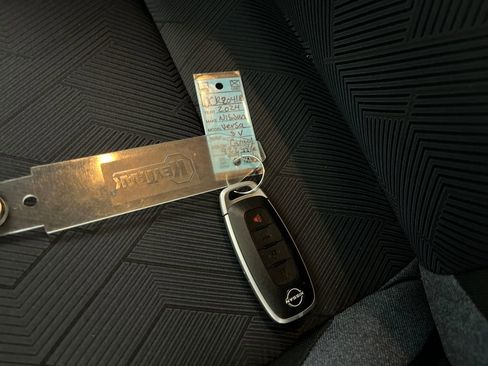 Used 2024 Nissan Versa SV w/ Trunk Package image 76