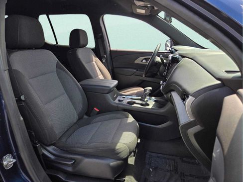 Used 2023 Chevrolet Traverse LT FWD image 17