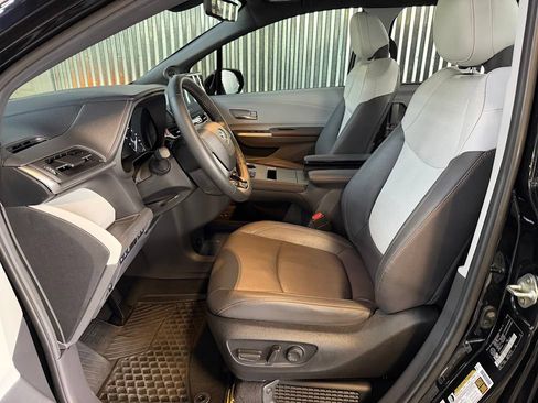 Used 2023 Toyota Sienna XSE AWD/4WD image 13