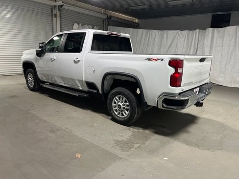 Used 2022 Chevrolet Silverado 2500 LT AWD/4WD image 5