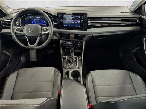 Used 2025 Volkswagen Jetta SE image 17