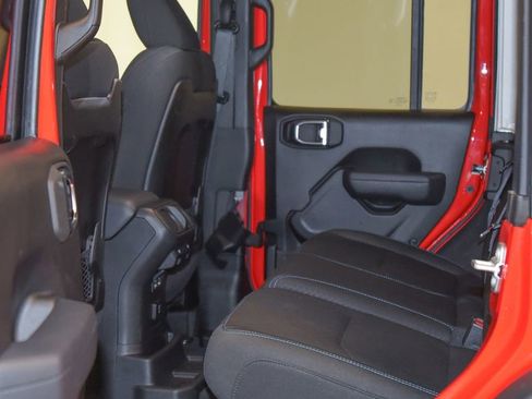 Used 2025 Jeep Wrangler Unlimited Rubicon 4xe w/ Convenience Group AWD/4WD image 14