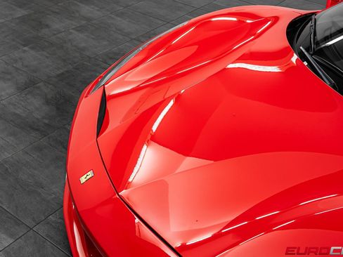 Used 2019 Ferrari 488 GTB RWD image 9
