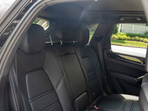 Used 2023 Porsche Cayenne AWD/4WD image 34
