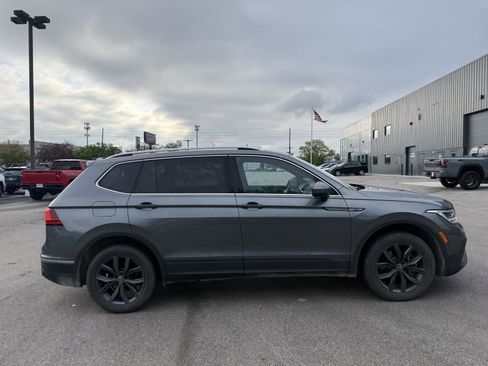 Used 2022 Volkswagen Tiguan SE AWD/4WD image 2