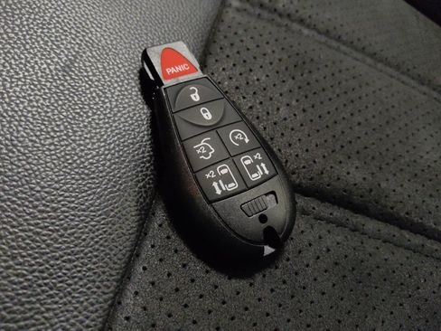 Used 2019 Dodge Grand Caravan SXT FWD image 32