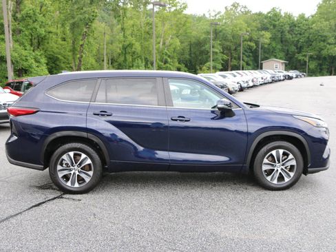 Used 2023 Toyota Highlander XLE FWD image 9