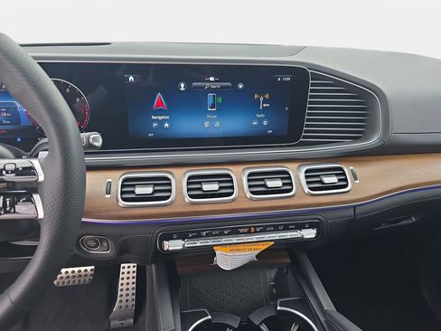 New 2026 Mercedes-Benz GLS 580 4MATIC image 20