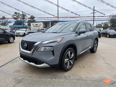 Used 2023 Nissan Rogue Platinum w/ Platinum Premium Package image 3