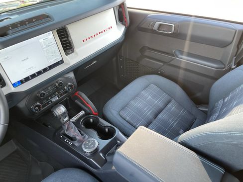 Used 2025 Ford Bronco Heritage Edition AWD/4WD image 17