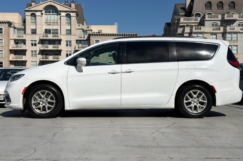 Used 2022 Chrysler Pacifica Touring-L FWD image 10