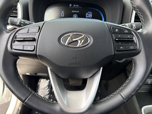 Used 2025 Hyundai Venue SEL FWD image 14