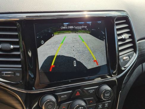 Used 2021 Jeep Grand Cherokee Laredo X AWD/4WD image 20