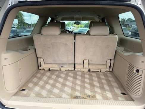 Used 2008 Chevrolet Suburban LT w/ LT Preferred Equipment Group RWD image 9