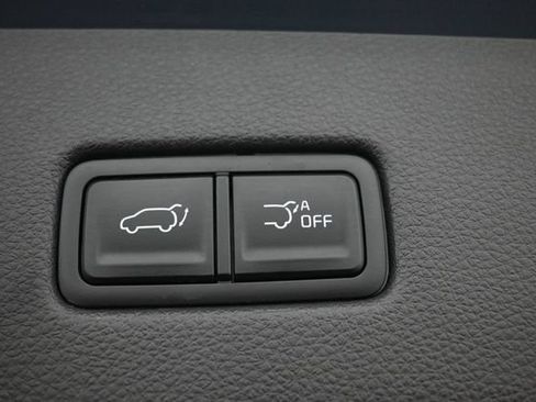 Used 2024 Kia Carnival EX FWD image 12