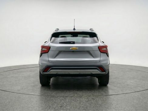 Used 2025 Chevrolet Trax LT w/ LT Convenience Package FWD image 7
