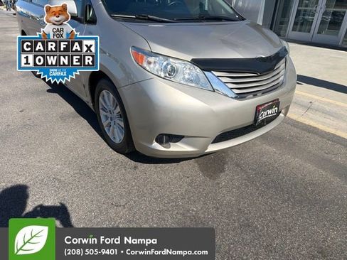 Used 2017 Toyota Sienna LE AWD/4WD image 1