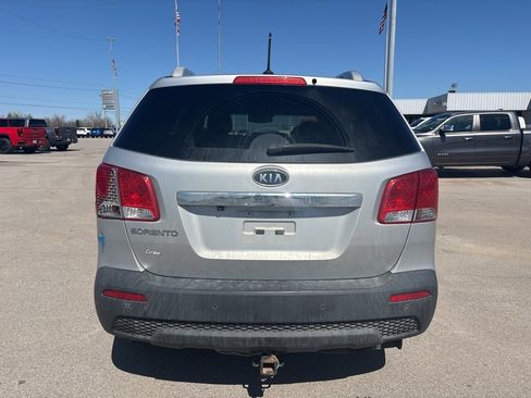 Used 2011 Kia Sorento LX w/ Convenience Pkg image 4