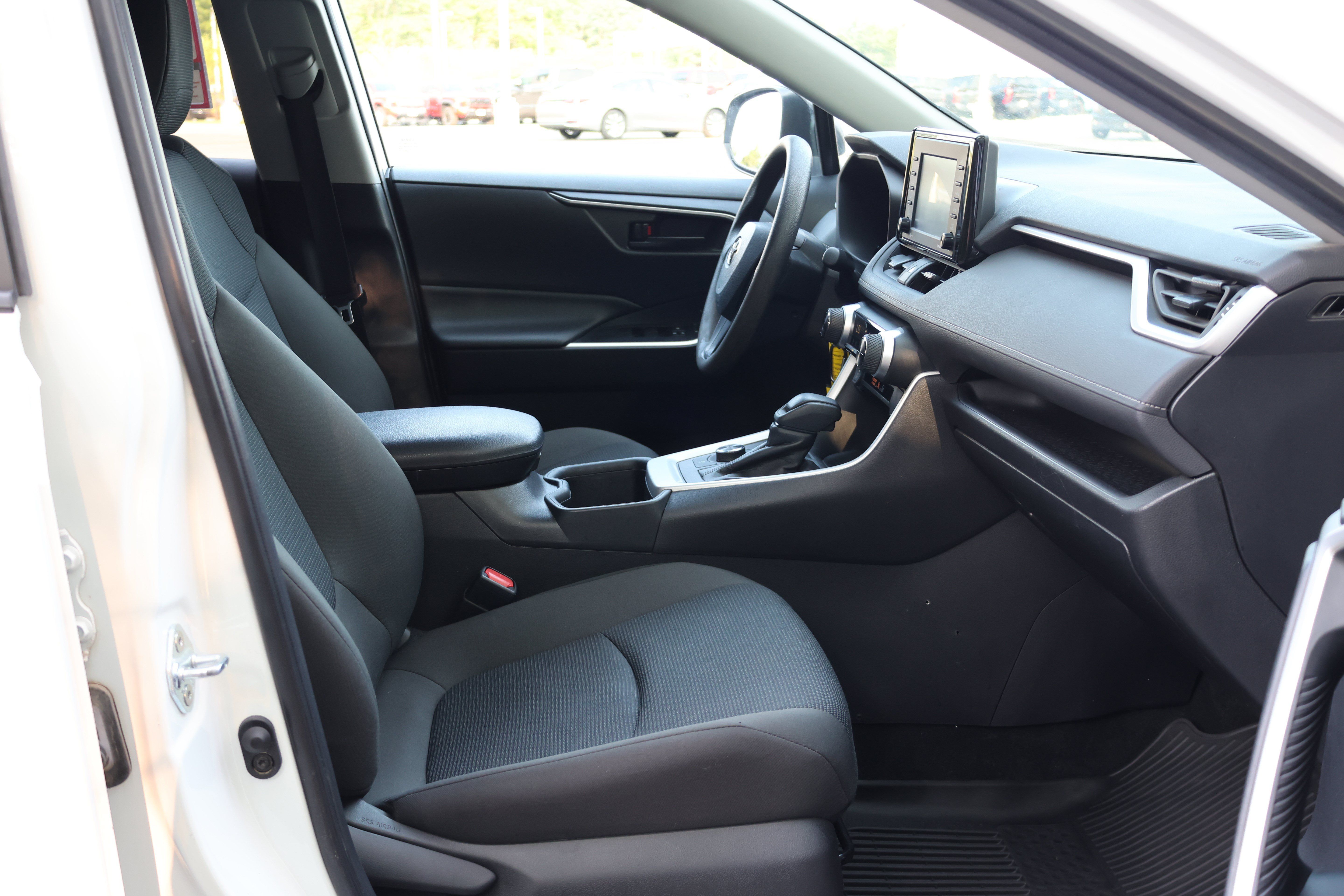 Used 2022 Toyota RAV4 LE AWD/4WD image 36