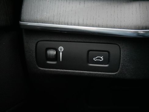 Used 2020 Volvo XC90 T5 Momentum image 33