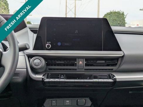 Used 2025 Toyota Prius LE image 17